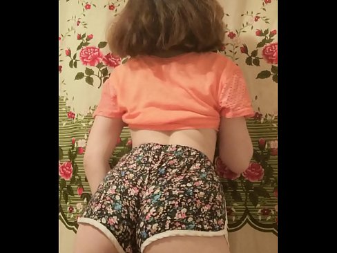 ❤️ سیکسی نوجوان بیب کیمرے پر اپنی شارٹس اتار رہی ہے۔ ہم پر ur.porngifer.ru