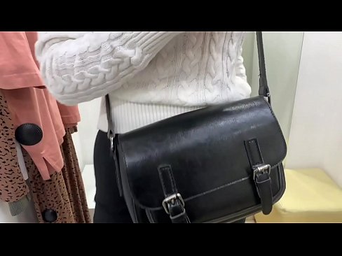 ❤️ فٹنگ روم میں ڈلڈو کے ساتھ نوجوان کتیا فیرل بیری کی عوامی مشت زنی ہم پر ur.porngifer.ru